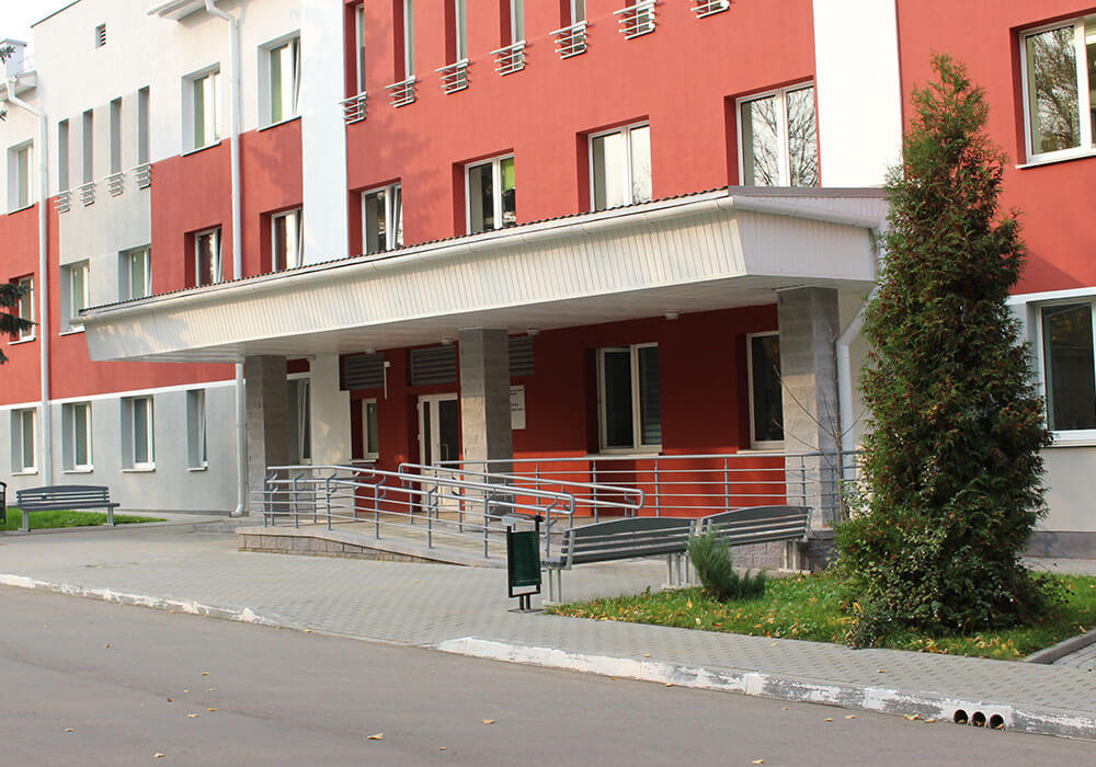Морг 9 больницы на ул. Семашко, главный вход в административное здание
